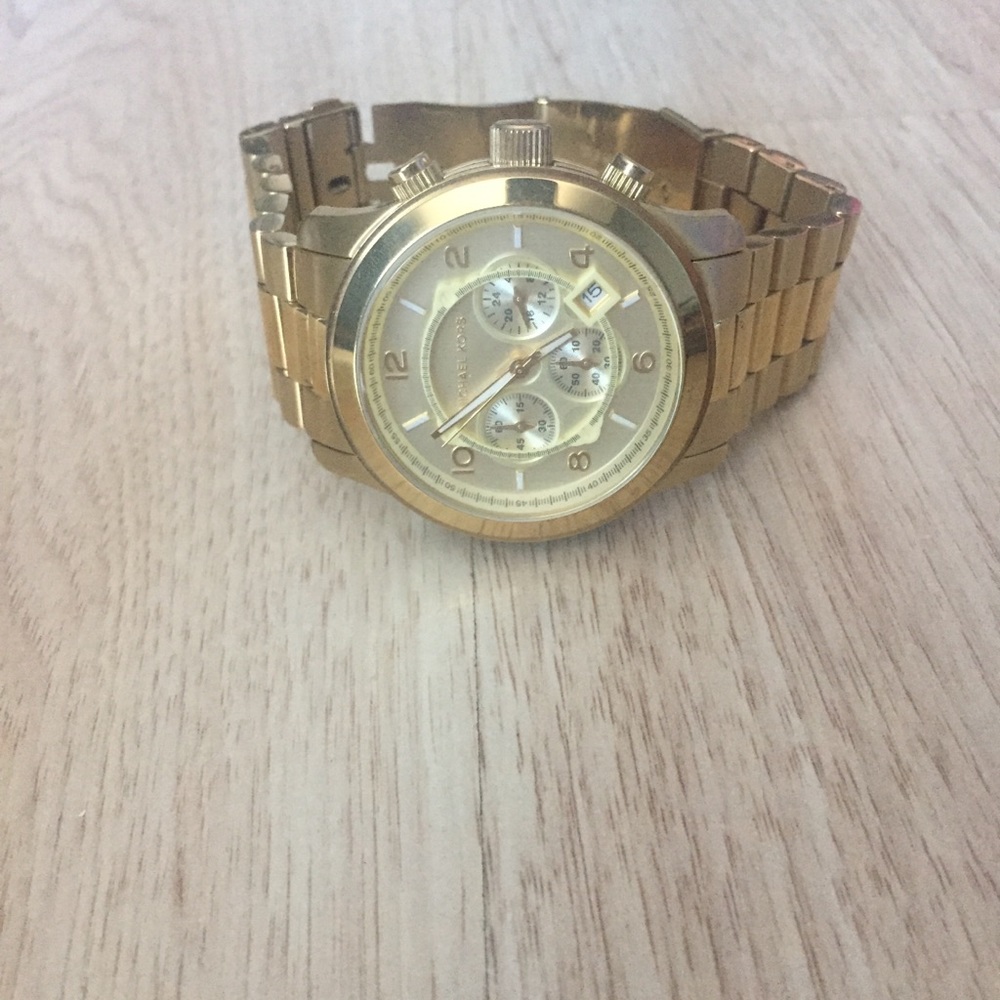 Michael Kors Oversized “ Gold “ Watch . - Picture 3 of 6